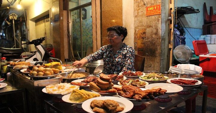 Xuyên đêm không lo 'bụng đói' với 5 quán ăn khuya ngon ở Nha Trang