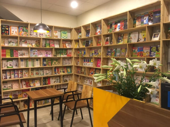 quán cafe sách yên tĩnh tại Huế
