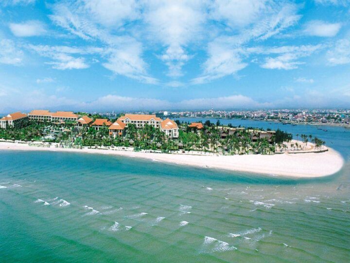 Top 4 bãi biển ở Quảng Bình đẹp mê hồn mà bạn nên ghé thăm