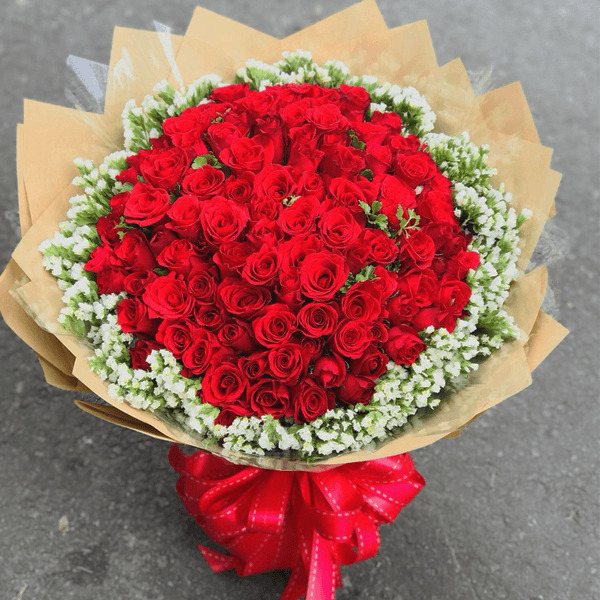 Một bó hoa hồng đỏ thắm chắc chắn sẽ là món quà tuyệt vời dành cho người bạn yêu vào dịp Valentine sắp tới.