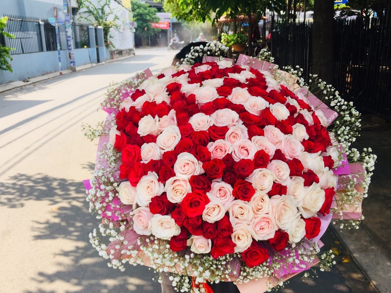 Địa chỉ mua quà Valentine ở Hải Phòng này sẽ giúp bạn tạo nên những bó hoa tươi thắm nhất dành tặng người bạn yêu thương.