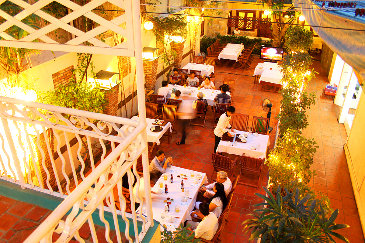 Gợi ý Top 9 nhà hàng đặt tiệc 8/3 ở Nha Trang hoành tráng