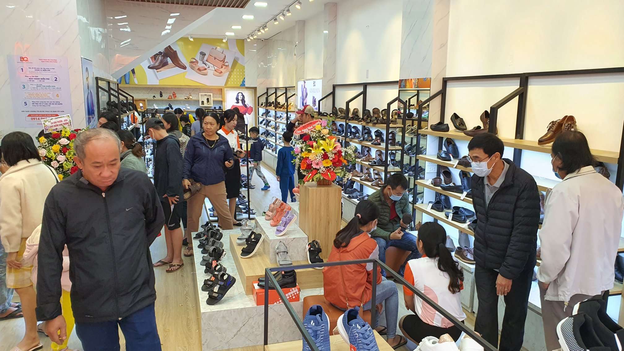Shop giày sandal Đà Nẵng tự hào đạt danh hiệu hàng Việt Nam chất lương cao trong gần 10 năm qua.