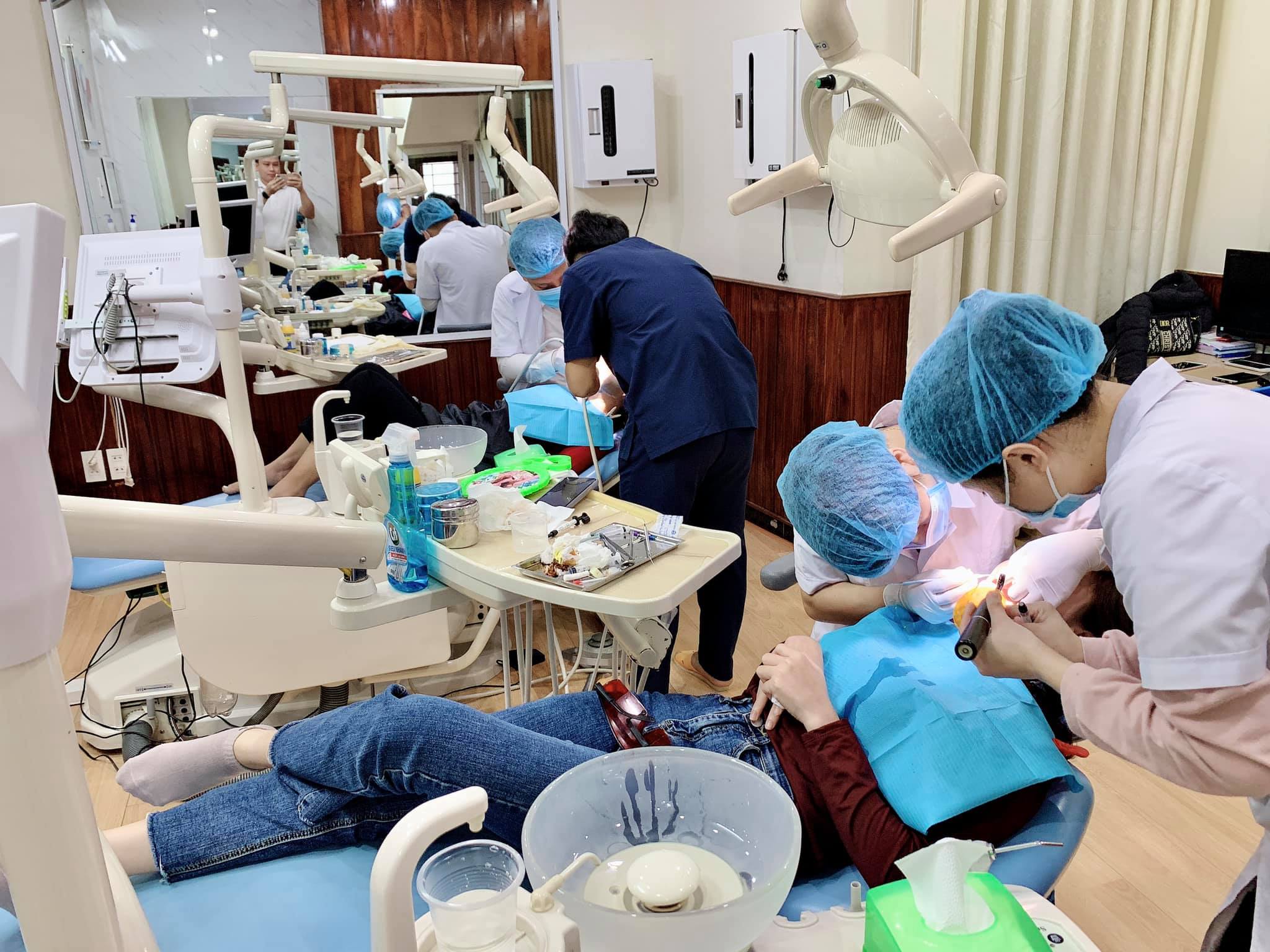 Sau mỗi lần sử dụng dịch vụ bạn đều nhận được sự quan tâm tận tình của các nhân viên tại cơ sở Đội ngũ y bác sĩ lành nghề là điểm sáng của địa chỉ trồng răng implant tại Đà Nẵng này đấy!
