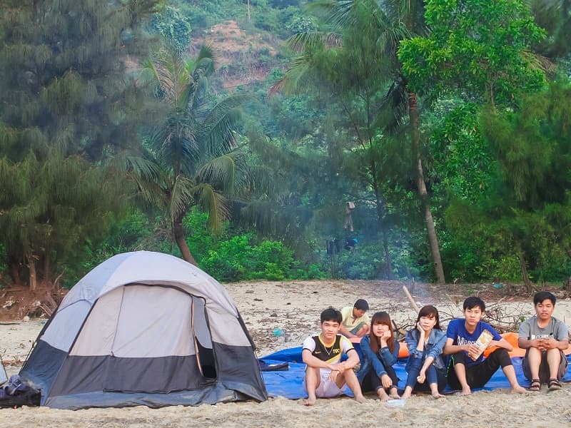 Cắm trại là một trong những hoạt động ngoài trời yêu thích mà du khách đến với nơi đây đều mong muốn được trải nghiệm.