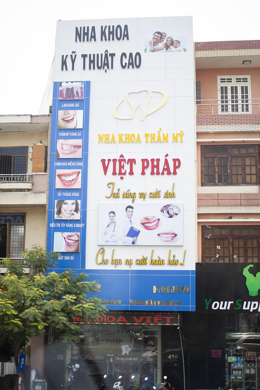 Nha khoa Việt Pháp là một trong những đơn vị trồng răng implant tại Đà nẵng cực kì uy tín.