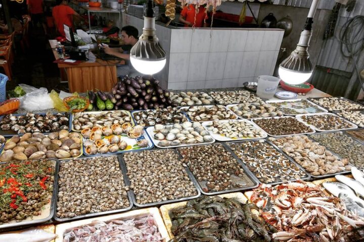 Ghé ngay Top 7 chợ hải sản Vũng Tàu 'đông nghìn nghịt'