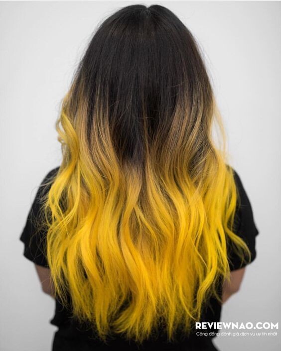 Tóc nhuộm highlight màu vàng neon cho tóc đen