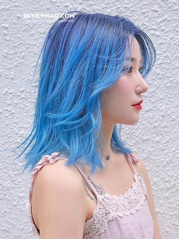 tóc highlight xanh dương tươi