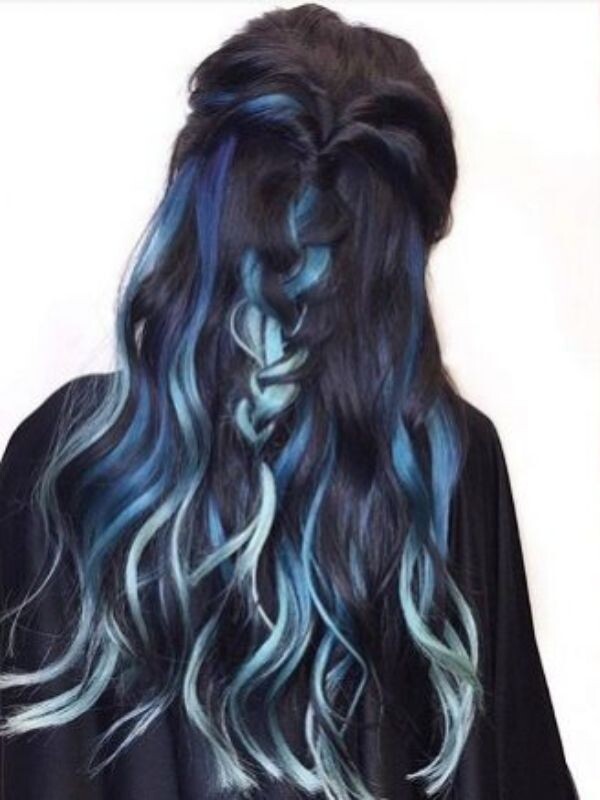 tóc highlight xanh dương sáng