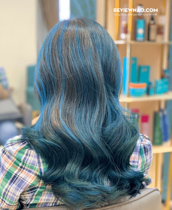 Cách chăm sóc tóc màu xanh dương lâu phai