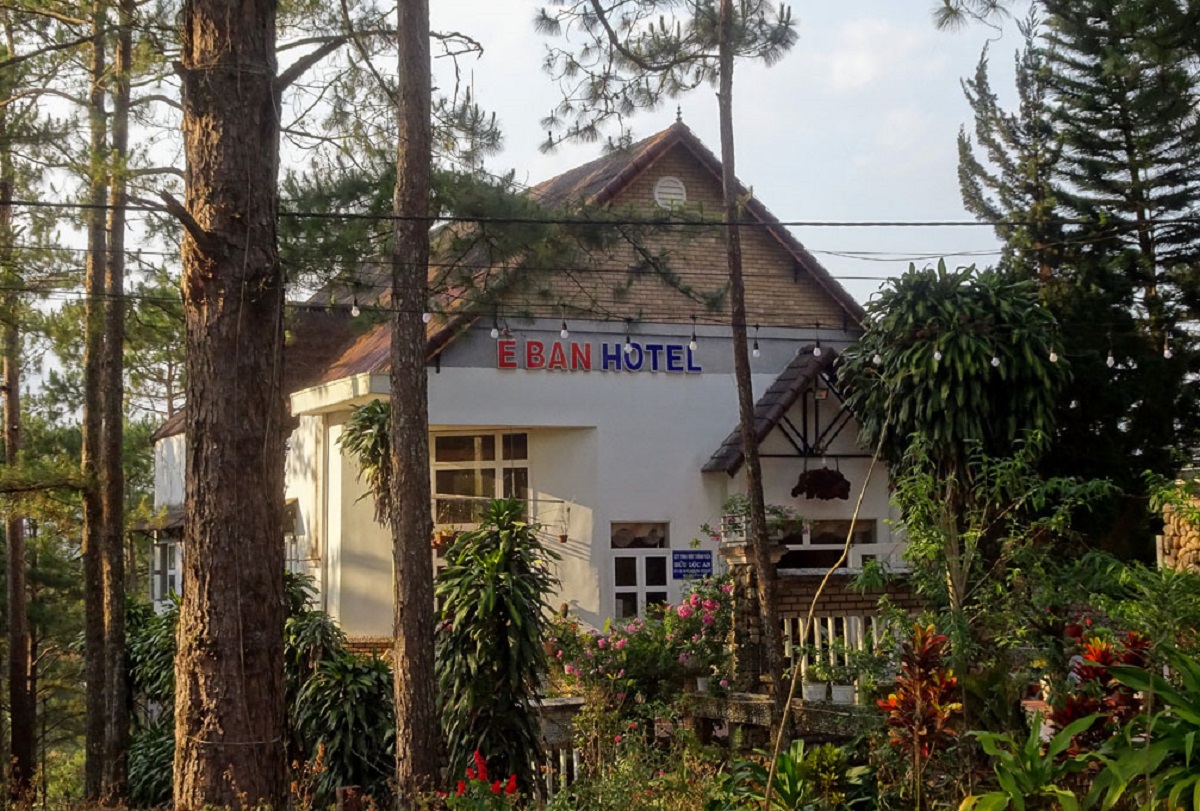 Khách sạn Ê Ban Măng Đen