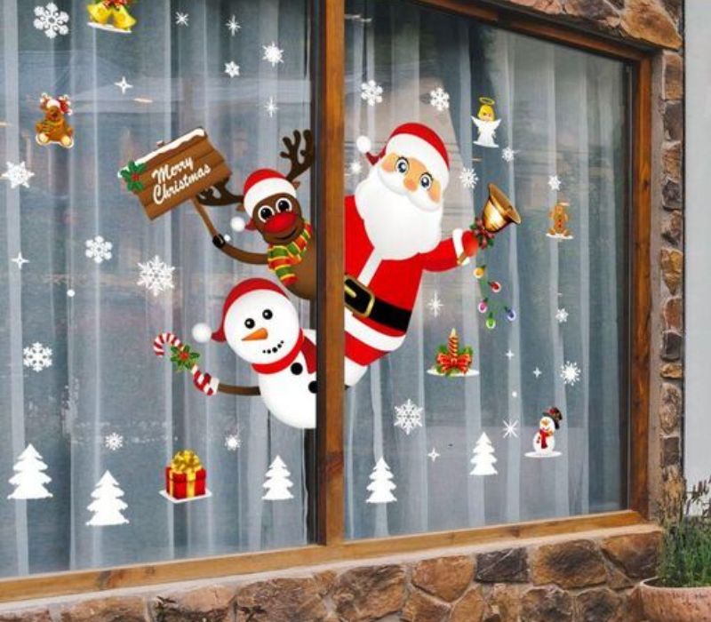Trang trí Noel mầm non đơn giản trên cửa sổ