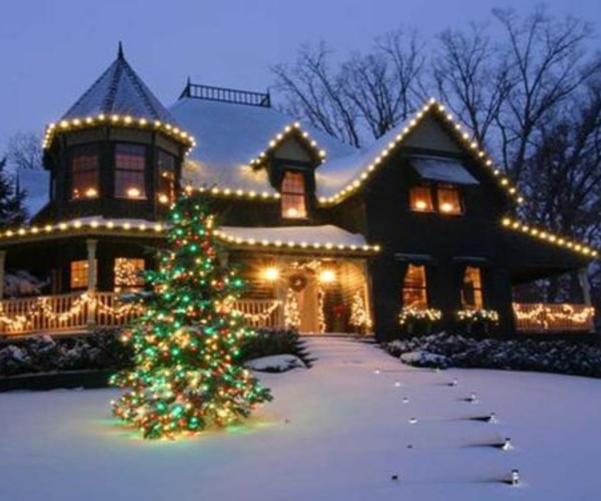 Trang trí Noel ngoài trời bằng đèn LED